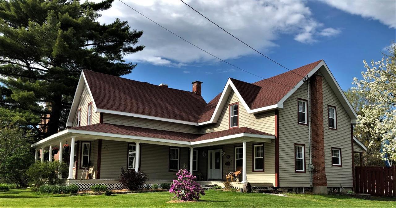 Couette & Cafe Pont Rouge Estrie Bed & Breakfast Coaticook Exterior photo